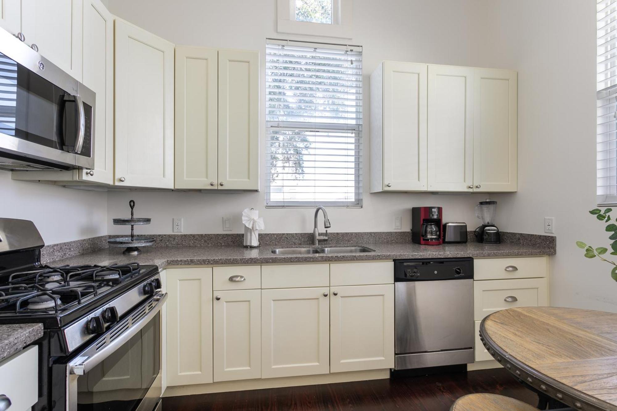 شقة Charming 2Br On Carondelet By Hosteeva نيو أورلينز المظهر الخارجي الصورة