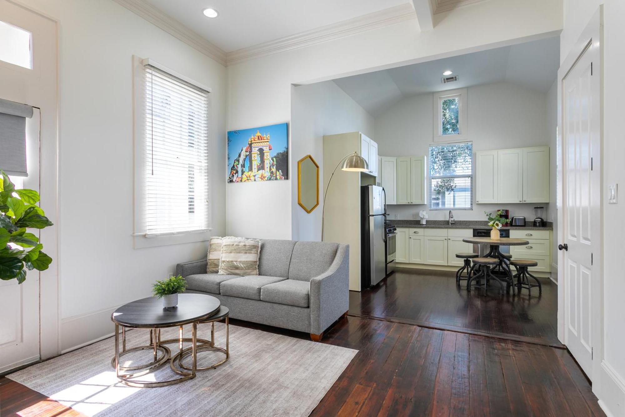 شقة Charming 2Br On Carondelet By Hosteeva نيو أورلينز المظهر الخارجي الصورة